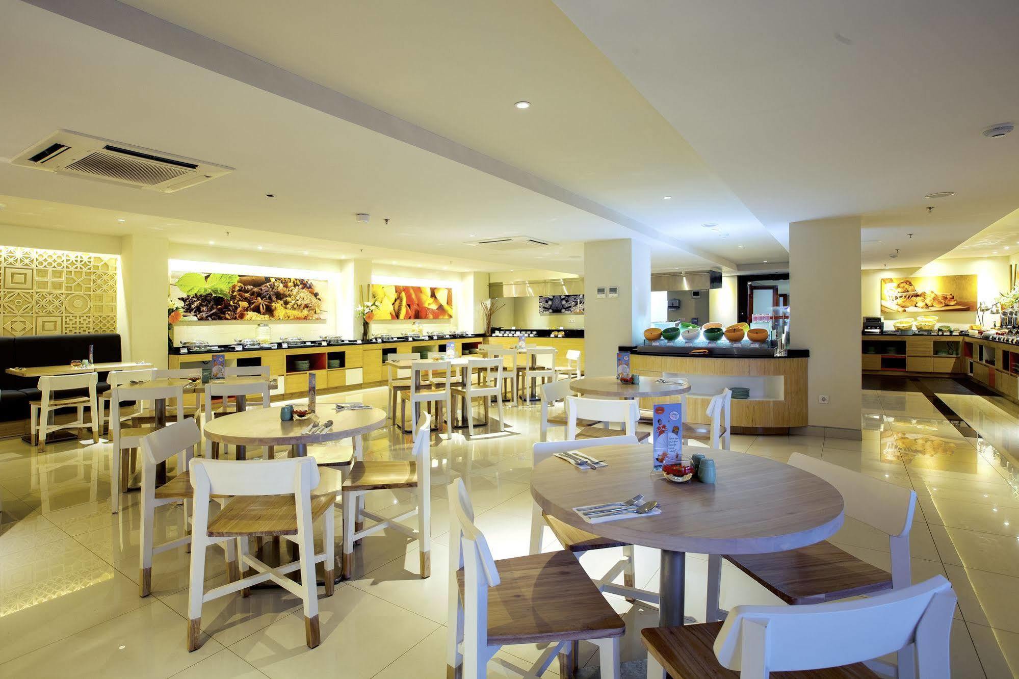 Harris Hotel Seminyak Екстериор снимка
