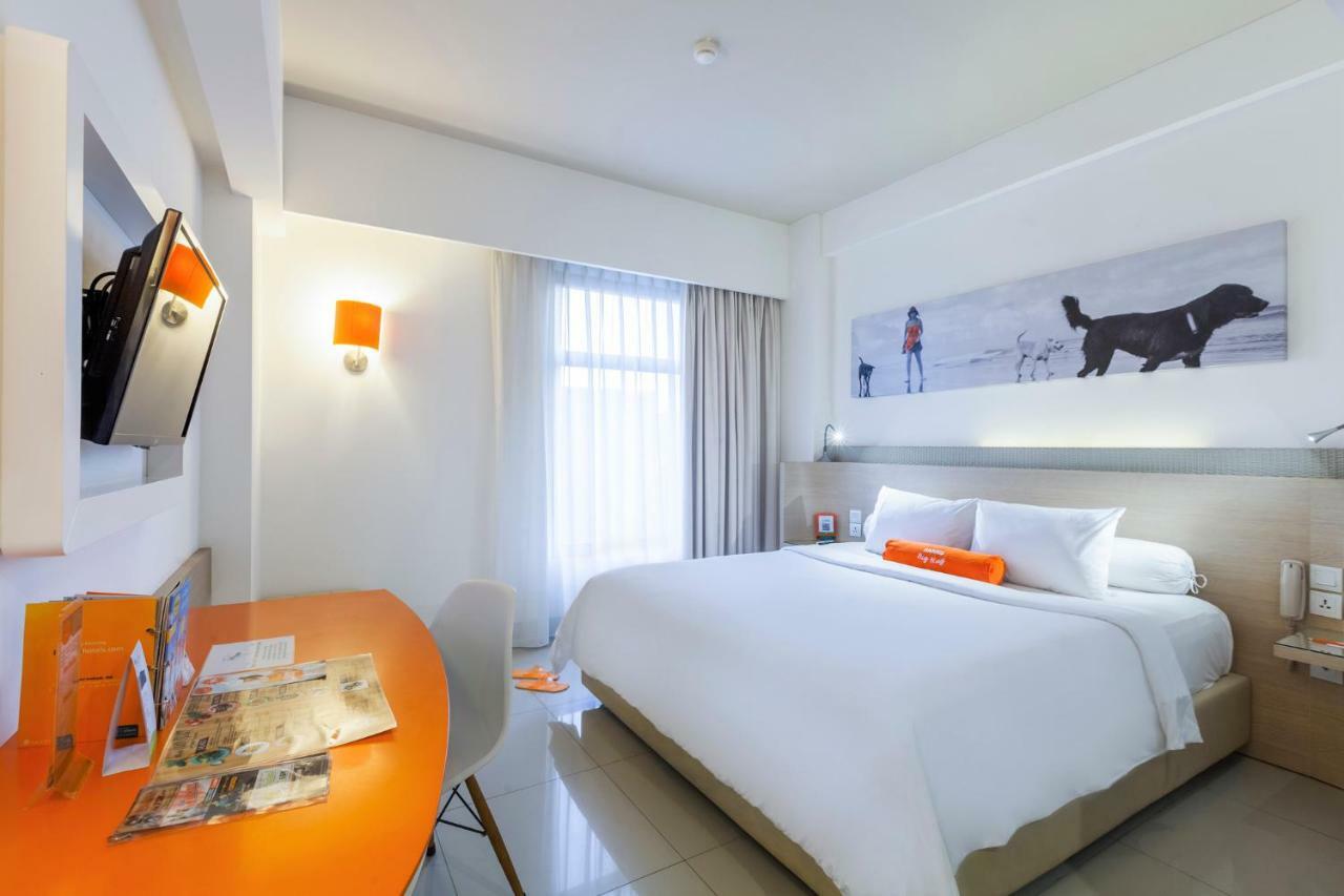 Harris Hotel Seminyak Екстериор снимка